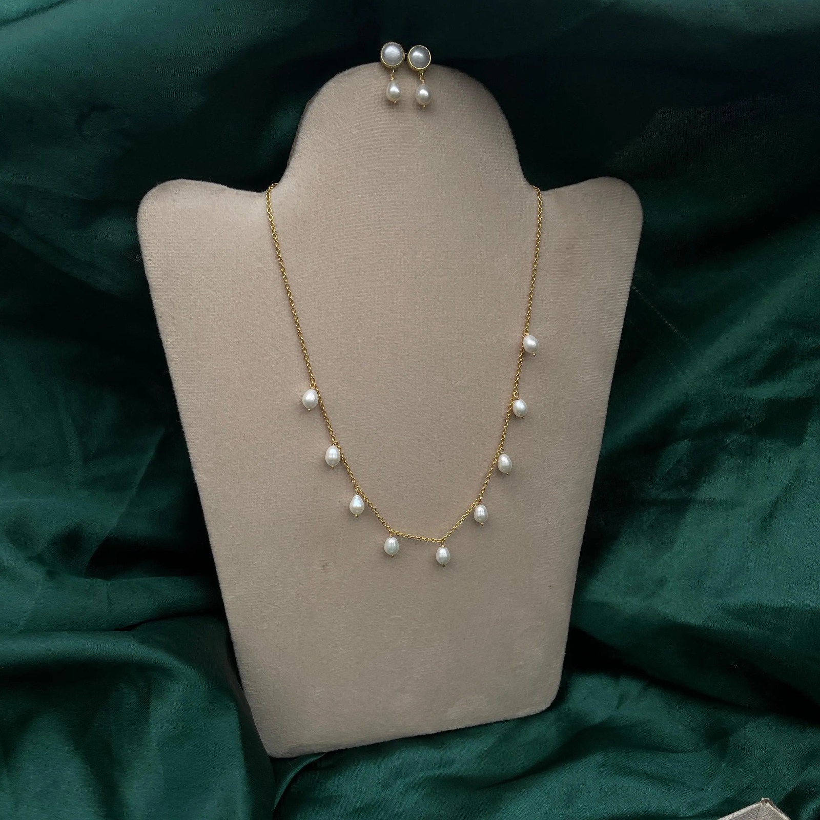 Elegant Pearl Necklace Set, Authentic White Pearl Necklace with Silver Earrings, Perfect for Weddings and Luxury Gifts - Image 9