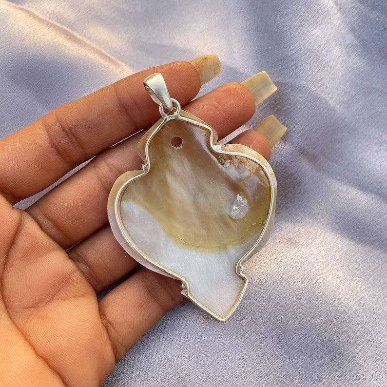 Shell Pearl Krishna Pendant in Sterling Silver - Image 3