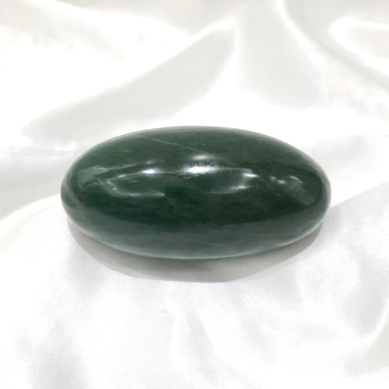 Green Jade Lingam, Markata lingam for Meditation and temple - Image 2