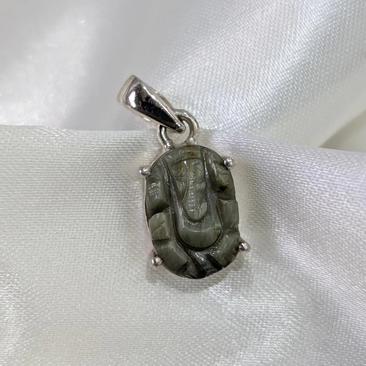 Cat’s Eye Ganesha Pendant Silver